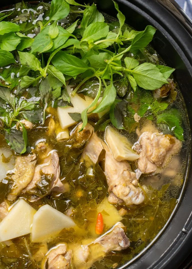 Lẩu gà lá é 